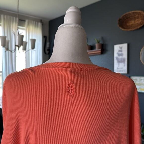 NWOT Free People Flow State Layer Hip Length Workout Slouchy Long Sleeves S - Picture 6 of 12